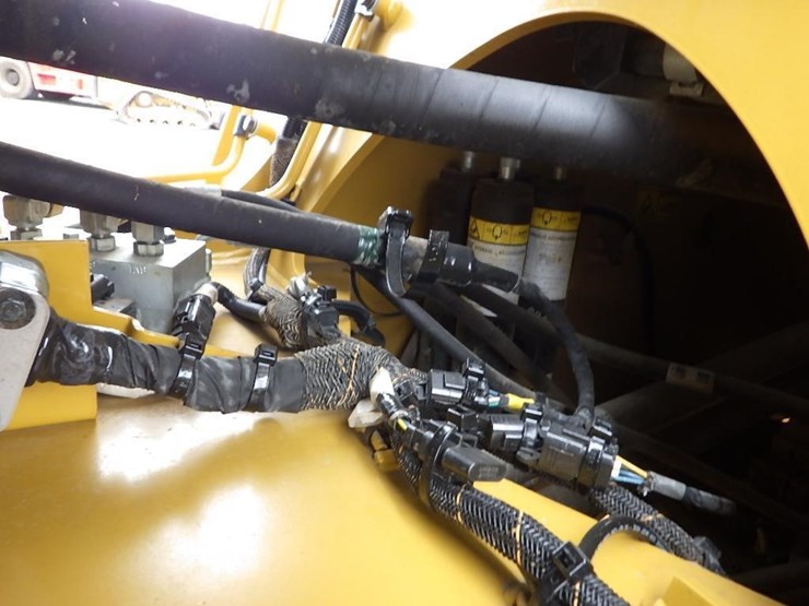 2022-caterpillar-930m-image-21