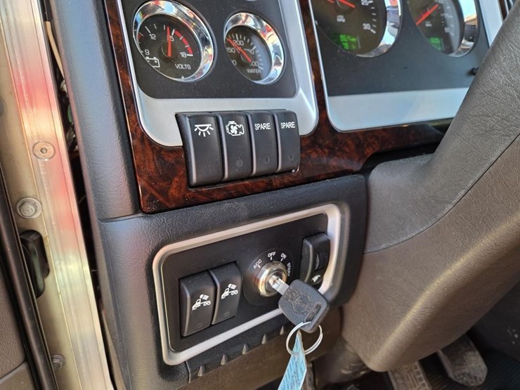 2026-kenworth-t800-image-14