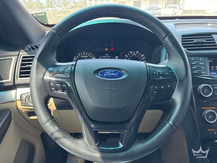 2016-ford-explorer-image-16