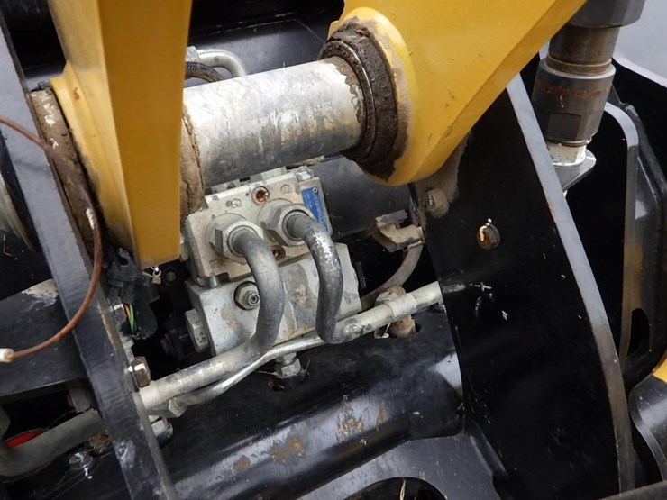 2023-caterpillar-420-xe-image-31