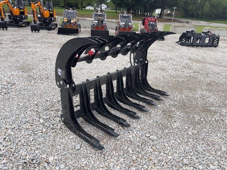 2026-giyi-72"-skid-steer-grapple-image-3