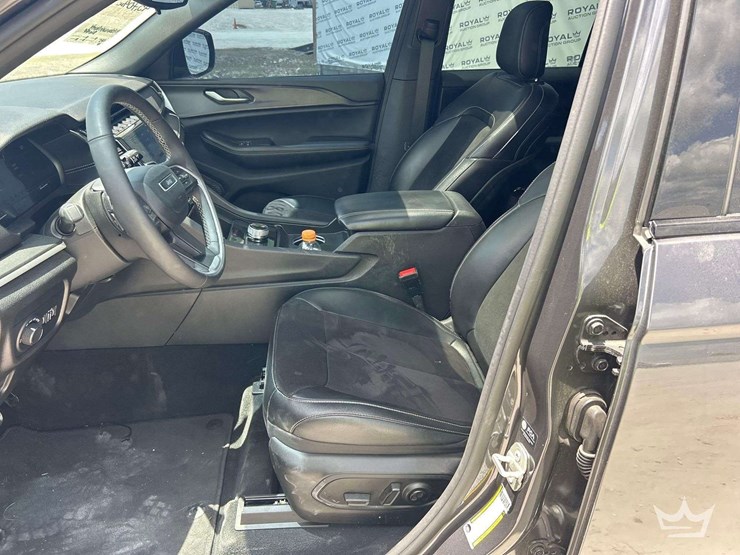 2023-jeep-grand-cherokee-image-13