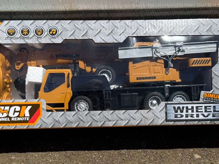 crane-truck-simulation-rc-(new/unused)-image-1