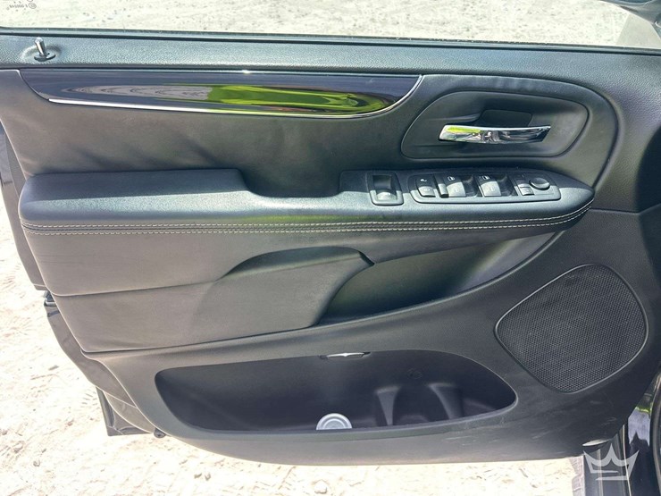 2017-dodge-grand-caravan-image-11