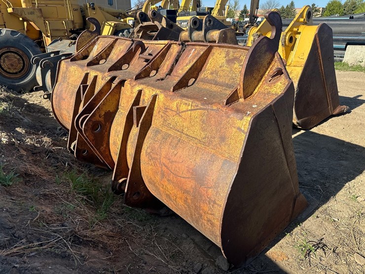 #4858-•-approx-112"-loader-bucket-image-4