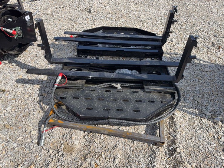 2026-giyi-hydraulic-skid-steer-forks-image-3