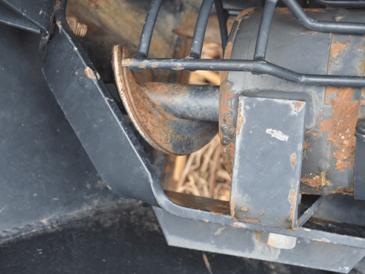 gravity-wagon-with-hydraulic-auger-image-7