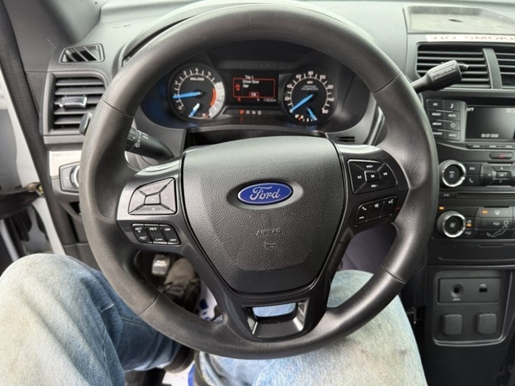 2018-ford-explorer-image-24