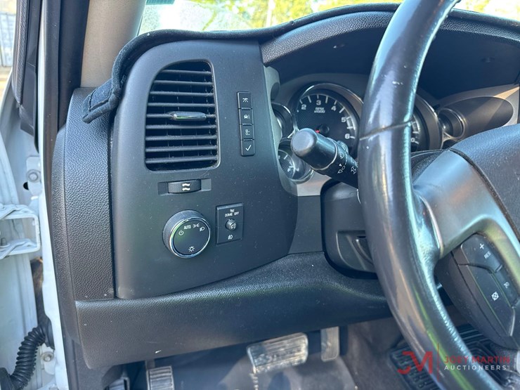 2011-chevrolet-silverado-1500-image-35