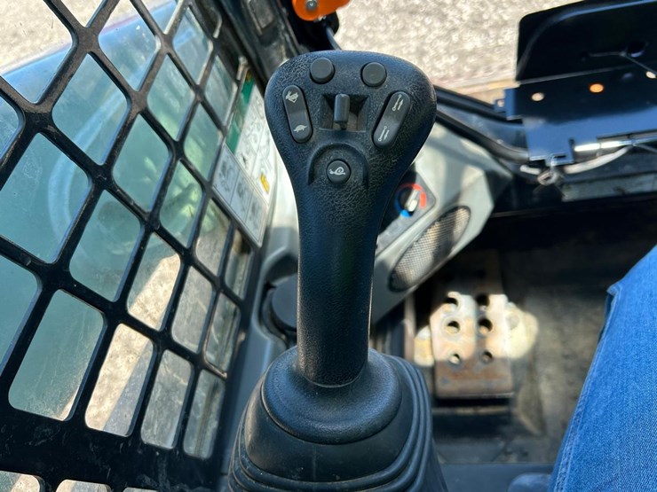 2021-bobcat-t595-image-25