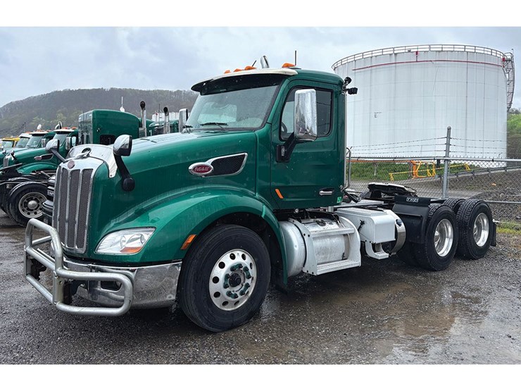 2020-peterbilt-579-image-1