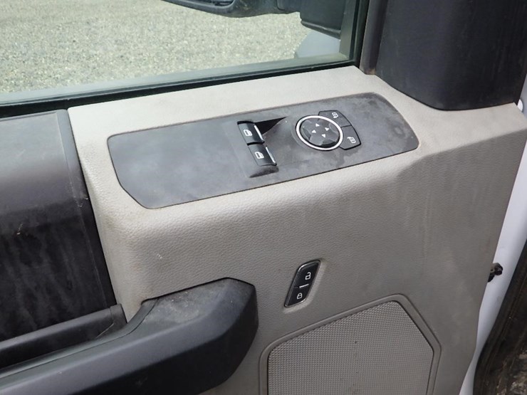 2022-ford-f550-image-36