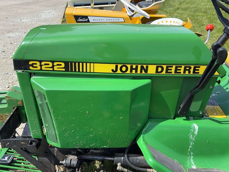 john-deere-322-image-16
