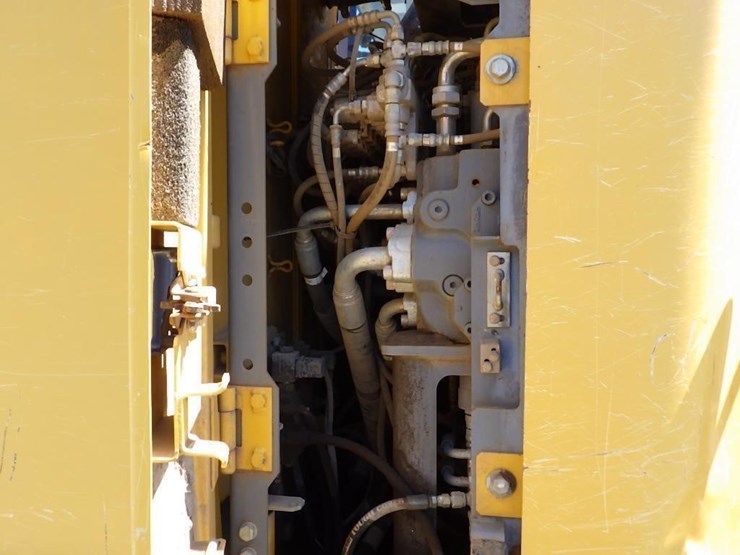 deere-245g-lc-image-13