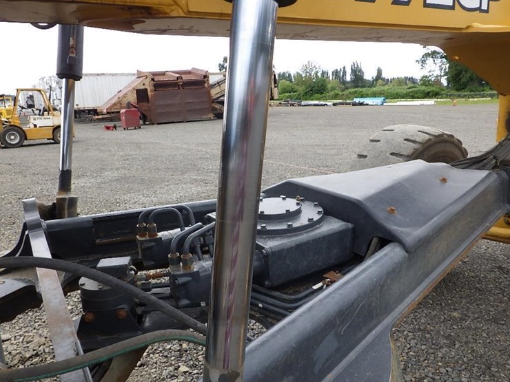 2016-deere-772gp-image-40