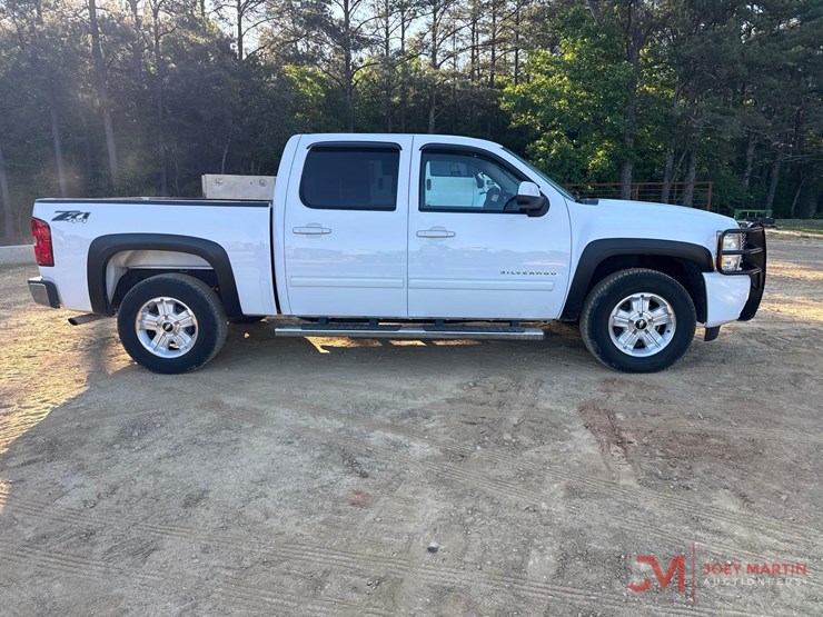 2011-chevrolet-silverado-1500-image-2