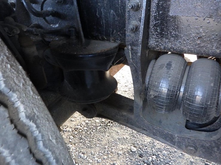 2014-caterpillar-ct660-image-16
