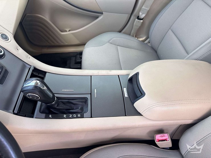 2016-ford-taurus-sedan-image-15