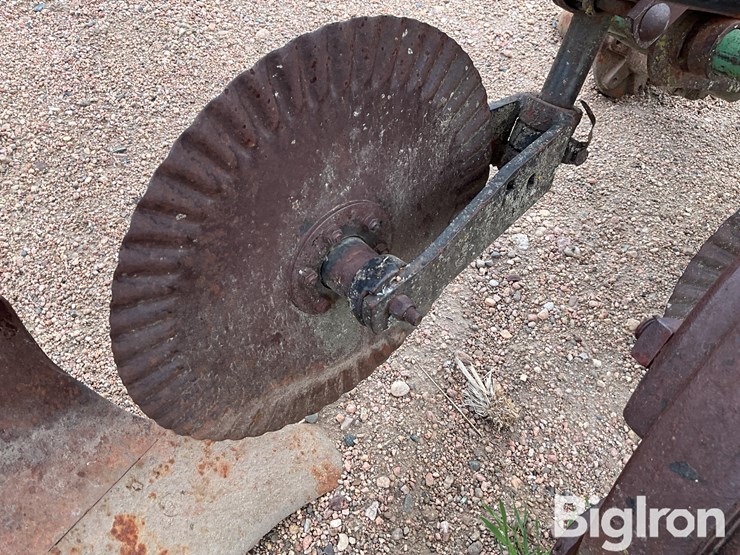 john-deere-3-bottom-plow-image-16