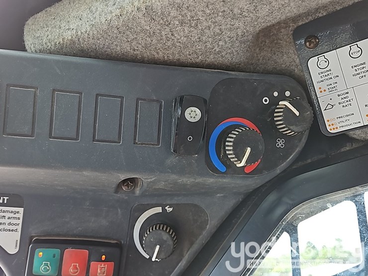 2021-deere-331g-image-16
