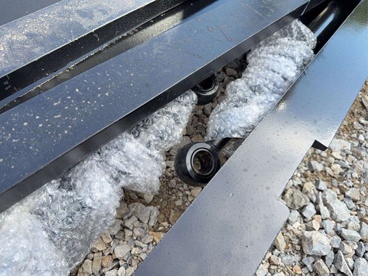 2026-giyi-hydraulic-skid-steer-forks-image-5