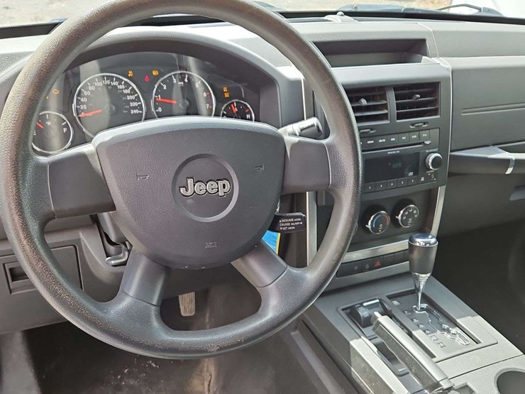 2009-jeep-liberty-image-18