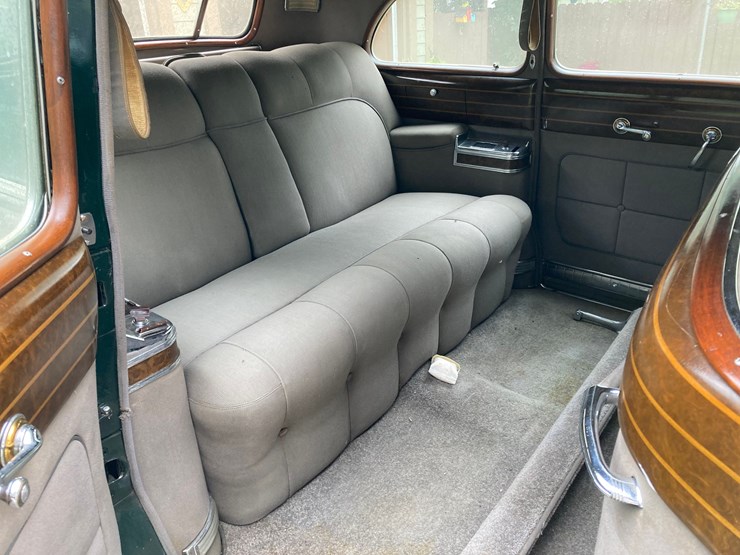 1941-cadillac-fleetwood-limousine-image-4
