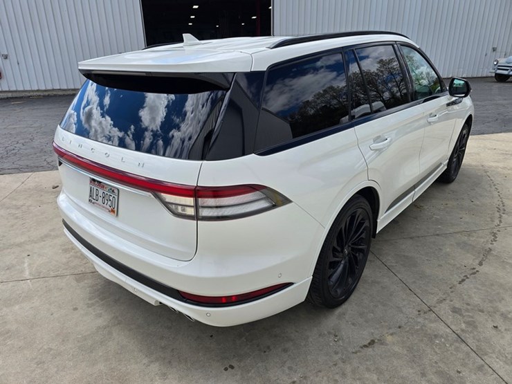 2024-lincoln-aviator-image-5