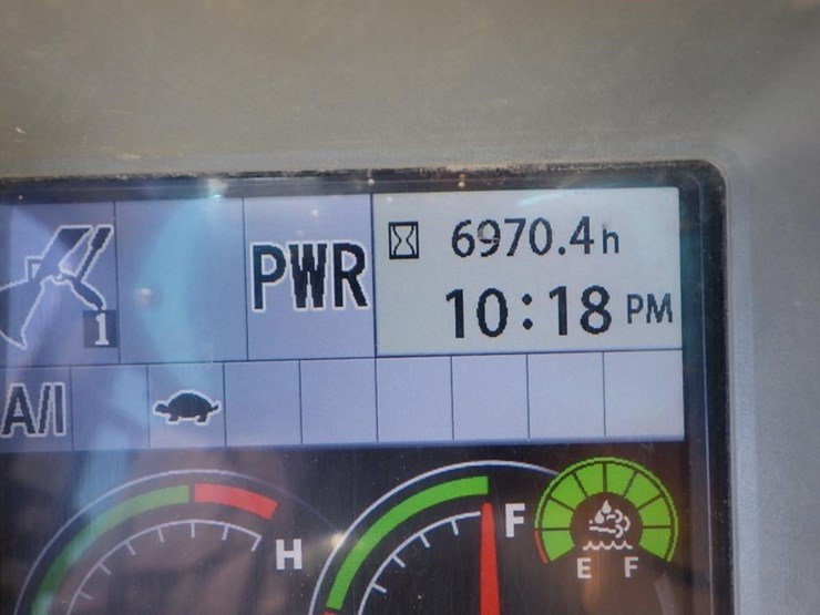 deere-245g-lc-image-58