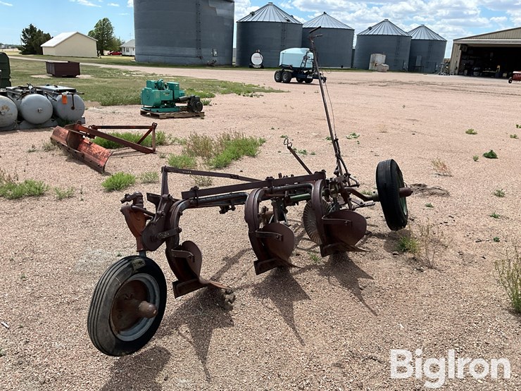 john-deere-3-bottom-plow-image-5