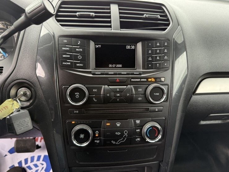 2018-ford-explorer-image-26