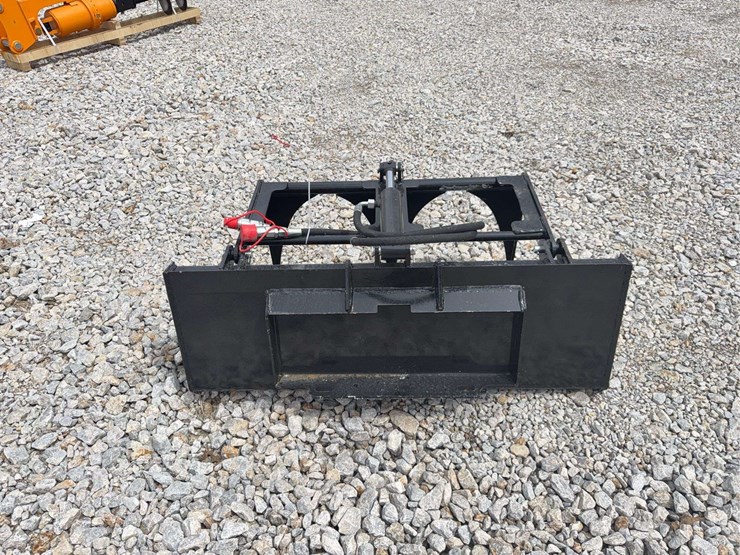 2026-giyi-mini-skid-steer-scrap-grapple-bucket-image-4