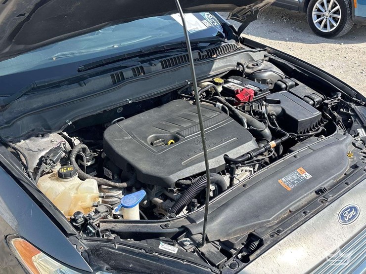 2014-ford-fusion-sedan-image-9