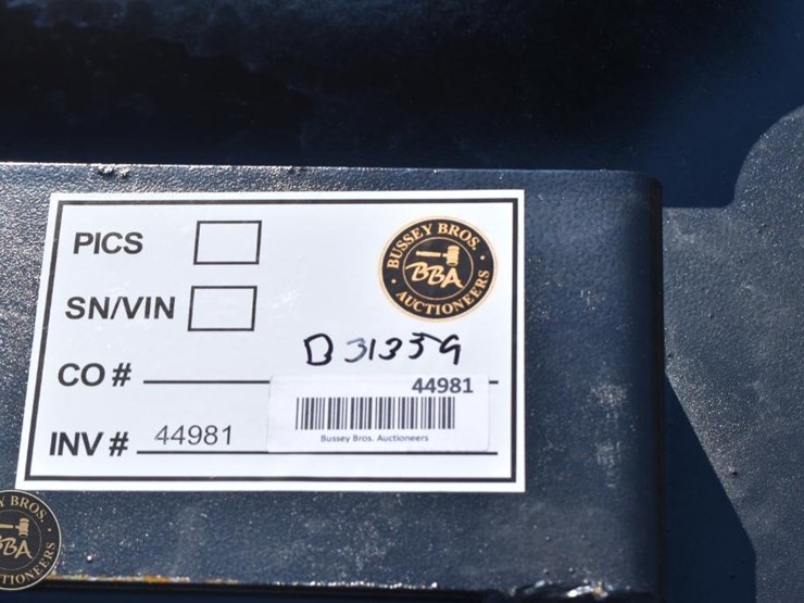 skid-steer-receiver-hitch-attachment-44981-image-2