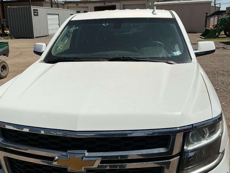 2016-chevrolet-tahoe-image-2