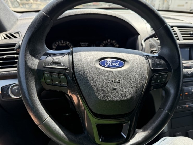 2018-ford-explorer-image-29