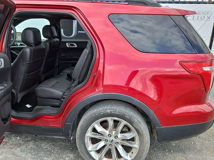 2015-ford-explorer-image-10