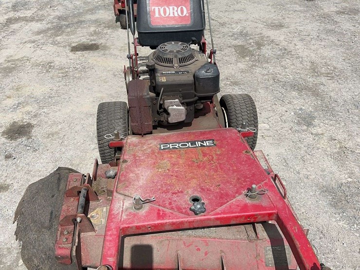 toro-proline-30317-commercial-walk-behind-mower-image-2