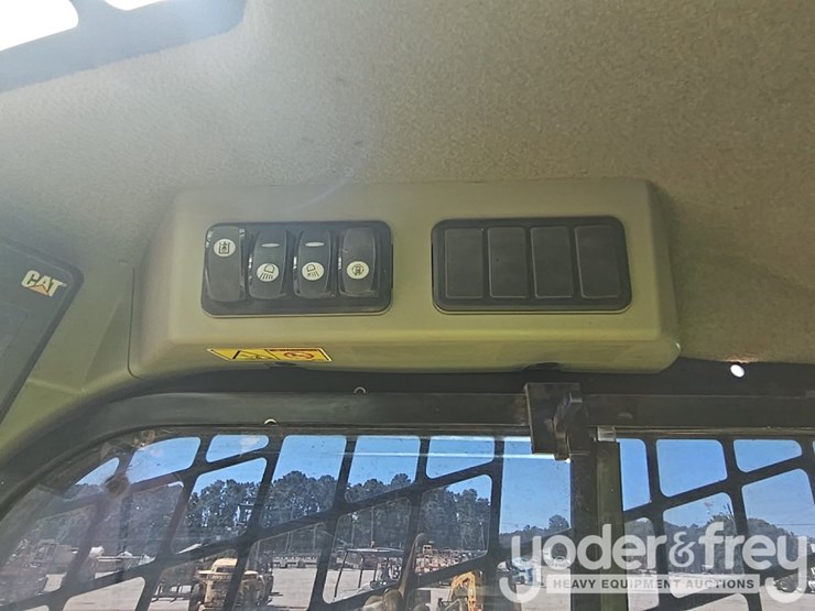 2019-caterpillar-259d-image-31