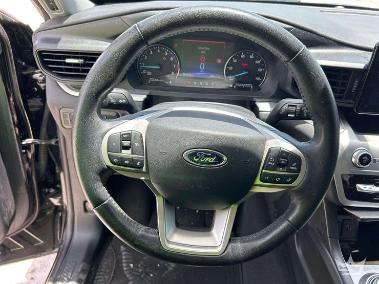 2022-ford-explorer-image-13