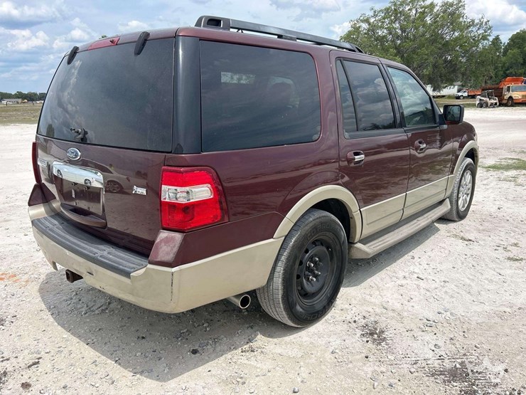 2010-ford-expedition-image-3