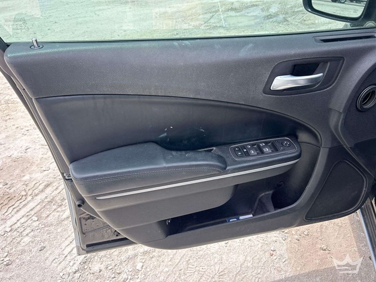 2019-dodge-charger-sedan-image-11