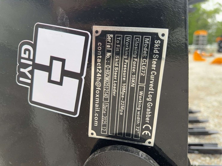 2026-giyi-72"-skid-steer-grapple-image-6