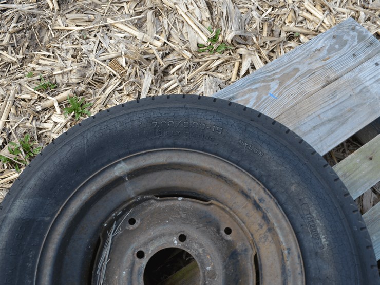 pallet-of-implement-tires-image-3