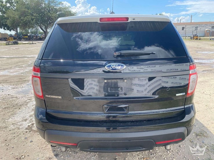 2015-ford-explorer-image-22