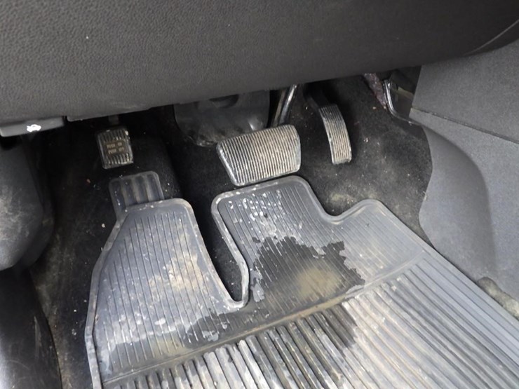 2013-ford-edge-image-26