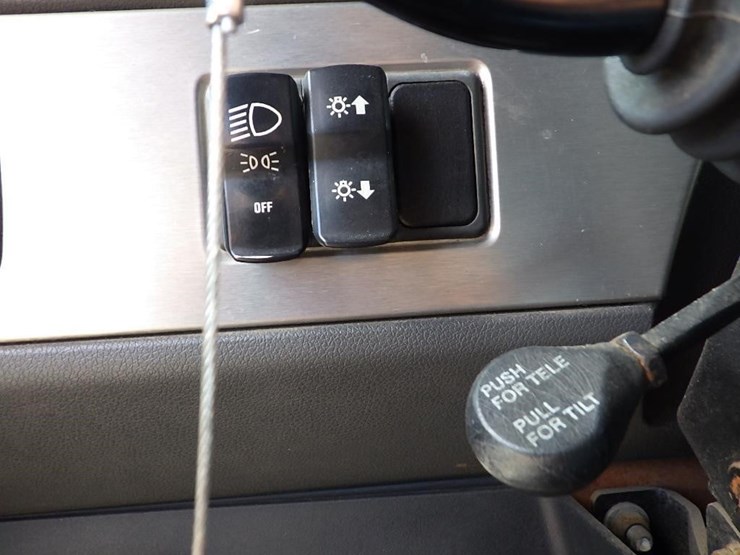 2014-caterpillar-ct660-image-56
