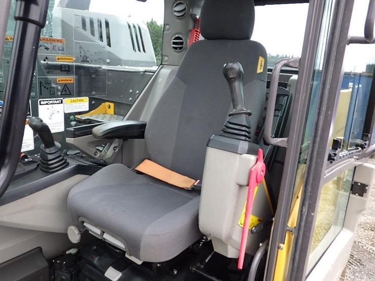 2018-volvo-ecr235el-image-47