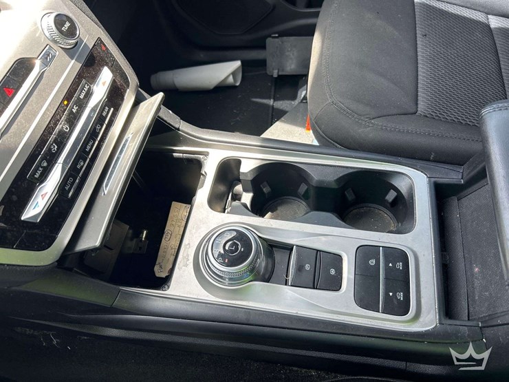 2022-ford-explorer-image-18