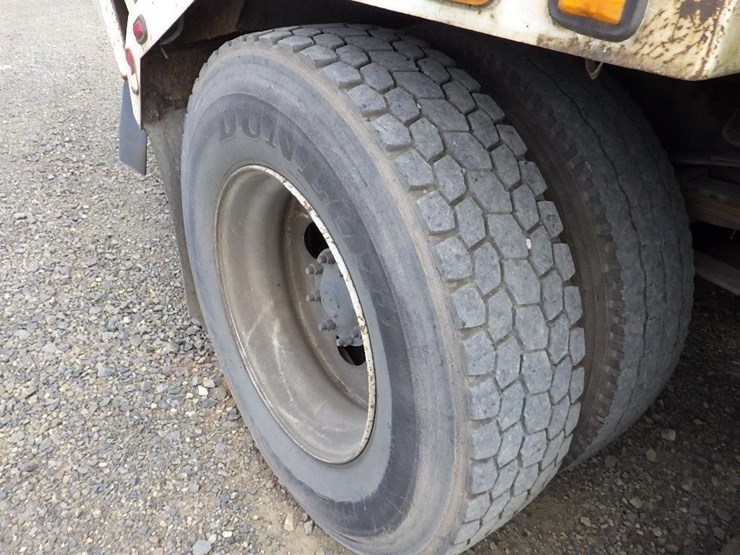 2003-freightliner-fc70-image-32